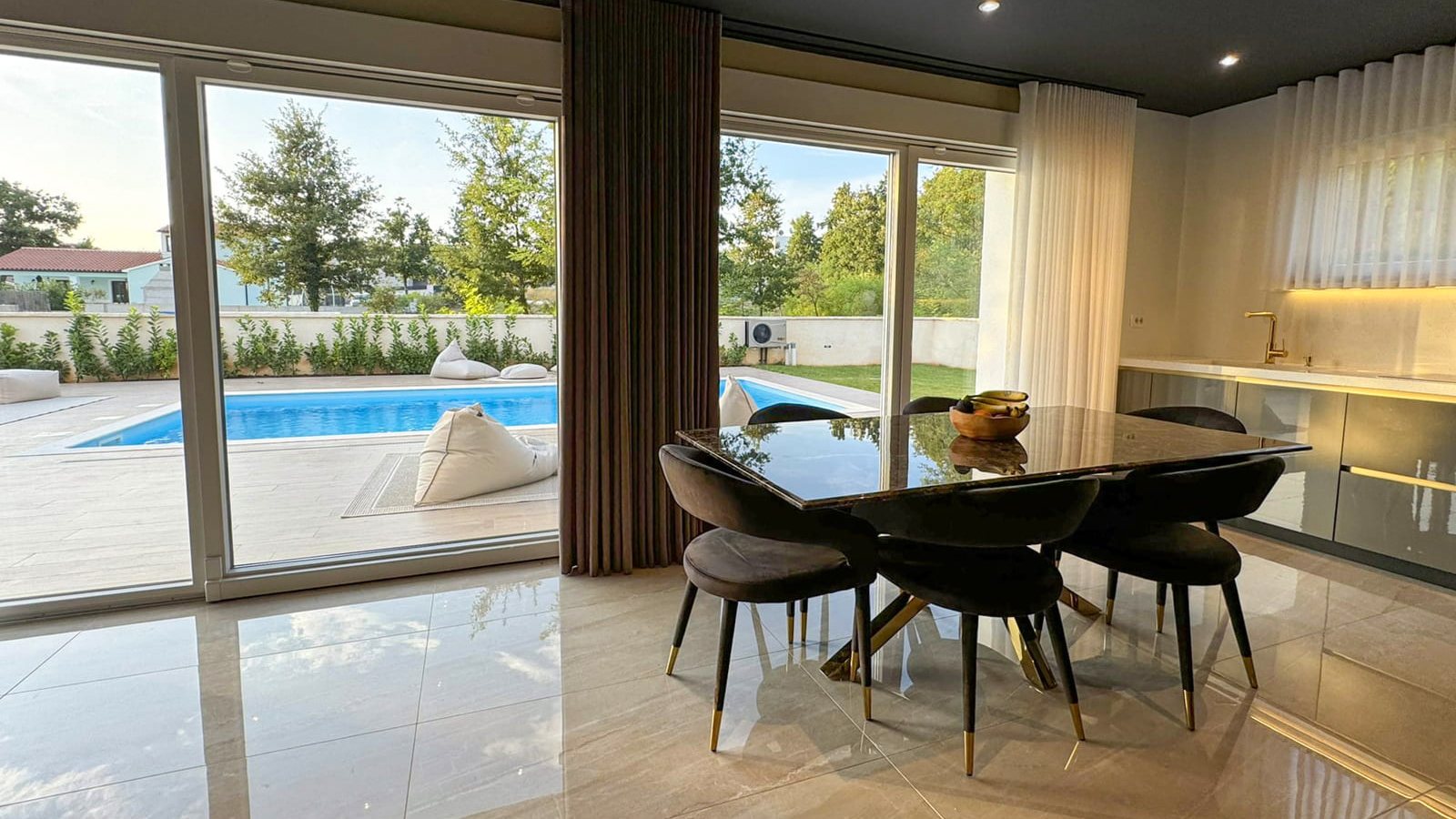 Living room & kitchen