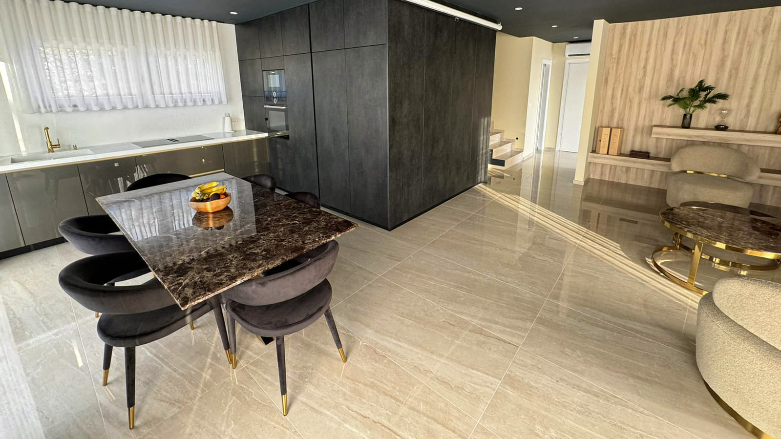 Living room & kitchen
